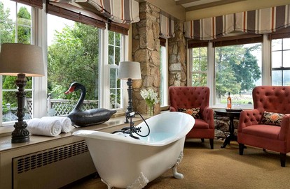 Breathtaking Vacation Rental with a Private Jacuzzi near Winchester, Virginia - Front Royal, Virginia - glamping.directory