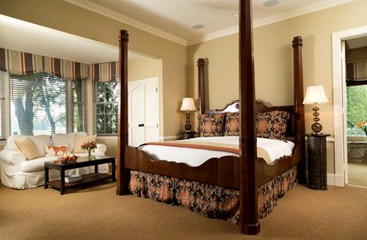 Breathtaking Vacation Rental with a Private Jacuzzi near Winchester, Virginia - glamping.directory
