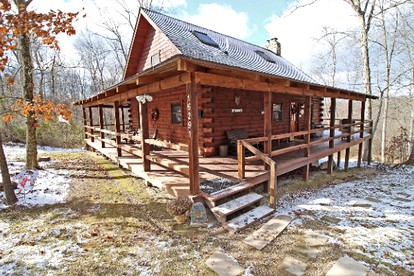 Idyllic Log Cabin Getaway in the Stunning Woodlands near Ash Cave, Ohio - Logan, Ohio - glamping.directory