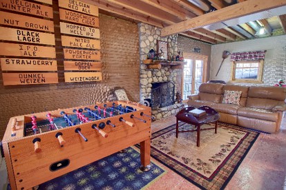 Idyllic Log Cabin Getaway in the Stunning Woodlands near Ash Cave, Ohio - Logan, Ohio - glamping.directory