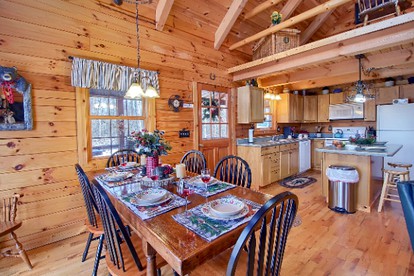 Idyllic Log Cabin Getaway in the Stunning Woodlands near Ash Cave, Ohio - Logan, Ohio - glamping.directory