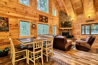 Idyllic Log Cabin Getaway in the Stunning Woodlands near Ash Cave, Ohio - Logan, Ohio - glamping.directory
