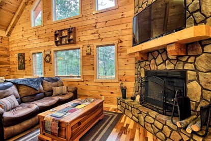 Idyllic Log Cabin Getaway in the Stunning Woodlands near Ash Cave, Ohio - Logan, Ohio - glamping.directory