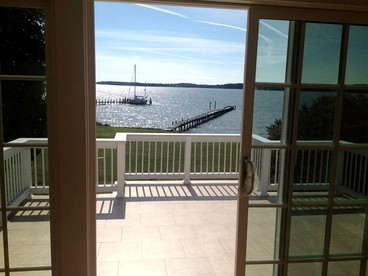 Stunning Beach House for Six Set on Chesapeake Bay in Kilmarnock, Virginia - Kilmarnock, Virginia - glamping.directory