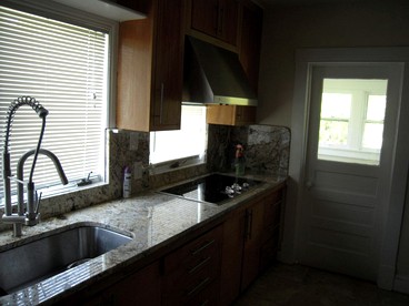 Stunning Beach House for Six Set on Chesapeake Bay in Kilmarnock, Virginia - Kilmarnock, Virginia - glamping.directory