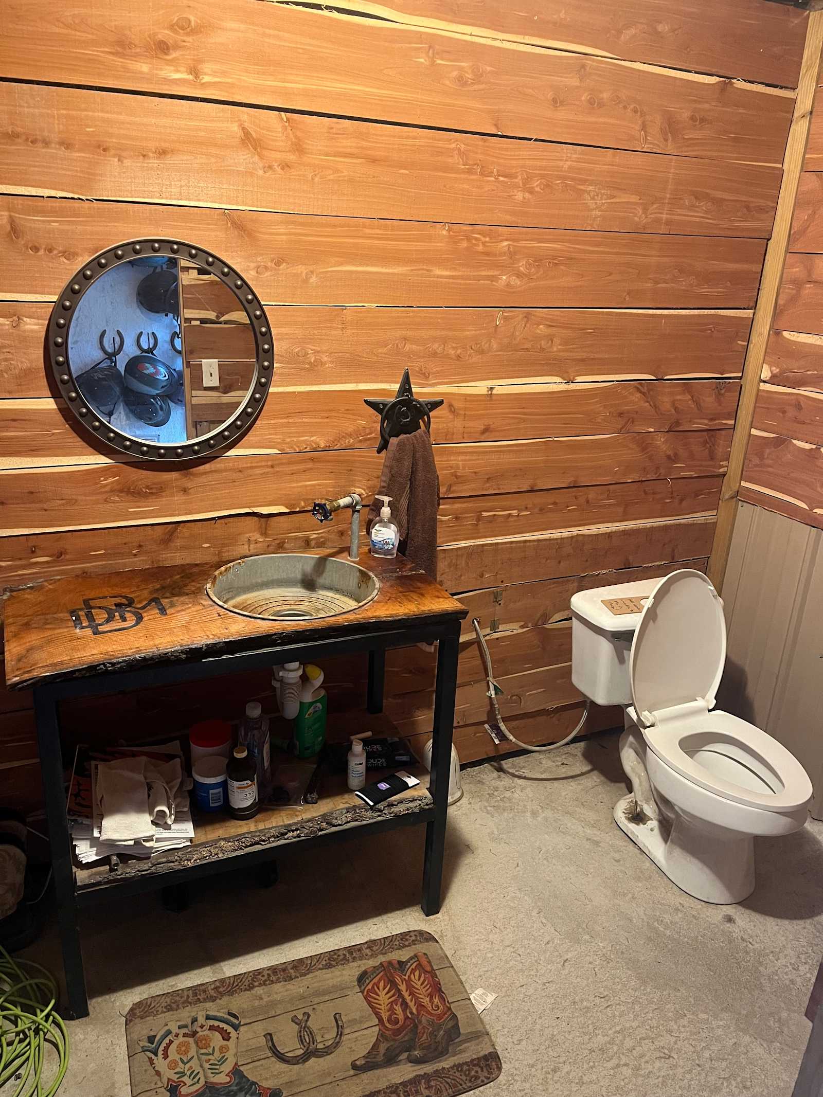 DMB Horse Farm - Wooster, Arkansas - glamping.directory
