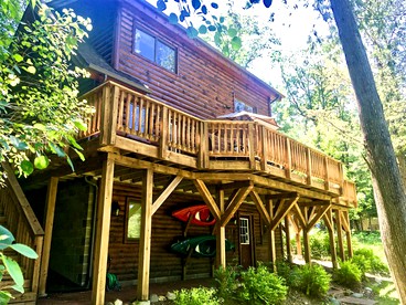 Cozy and Spacious Log Cabin Rental near Burt Lake State Park in Michigan - Indian River, Michigan - glamping.directory