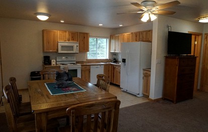 Lovely Family-Friendly Cabin with Private Balcony near Soldotna, Alaska - Kenai, Alaska - glamping.directory