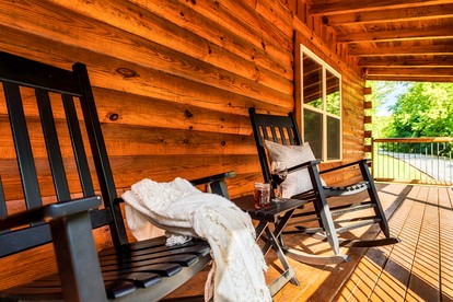 Stunning Secluded Cabin with Hot-tub and Pool Table in Pigeon Forge, Tennessee - Pigeon Forge, Tennessee - glamping.directory