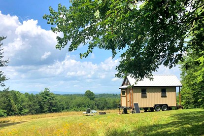 Gorgeous Tennessee Tiny House Perfect for a Glamping Getaway in Grandview - Grandview, Tennessee - glamping.directory