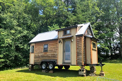 Gorgeous Tennessee Tiny House Perfect for a Glamping Getaway in Grandview - Grandview, Tennessee - glamping.directory
