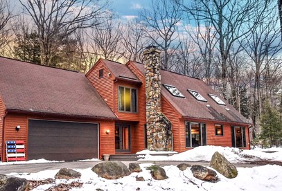 Cozy Impressive Group Cabin with Game Room, Jacuzzi and Fire Pit in New Hampshire - glamping.directory