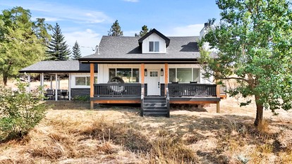 Tranquil Creekside Retreat Home with Scenic Porch Views near Stevens Creek Trails, Spokane, Washington - glamping.directory