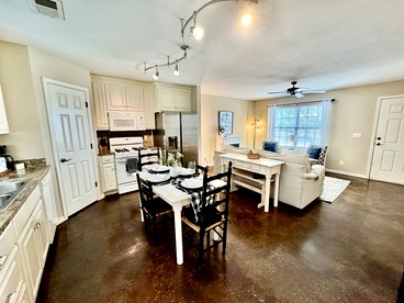 Peaceful Cottage Hideaway with Firepit & Grill in Bentonville, Arkansas - Bentonville, Arkansas - glamping.directory