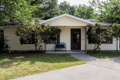 Peaceful Cottage Hideaway with Firepit & Grill in Bentonville, Arkansas - glamping.directory