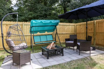 Peaceful Cottage Hideaway with Firepit & Grill in Bentonville, Arkansas - Bentonville, Arkansas - glamping.directory