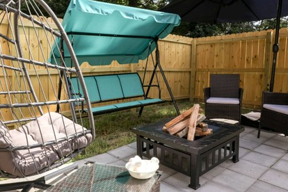 Peaceful Cottage Hideaway with Firepit & Grill in Bentonville, Arkansas - Bentonville, Arkansas - glamping.directory