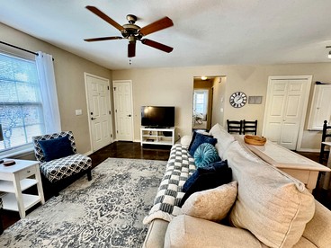 Peaceful Cottage Hideaway with Firepit & Grill in Bentonville, Arkansas - Bentonville, Arkansas - glamping.directory