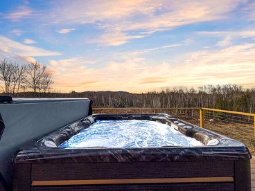 Peaceful New Cabin Retreat with Fireplace and Scenic Deck in Bridgton, Maine - Bridgton, Maine - glamping.directory