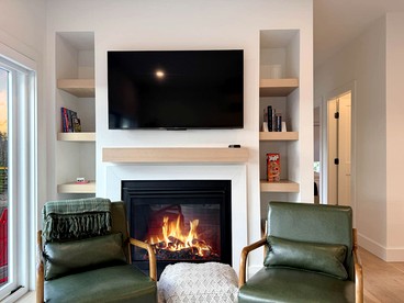 Peaceful New Cabin Retreat with Fireplace and Scenic Deck in Bridgton, Maine - Bridgton, Maine - glamping.directory