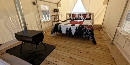 Snug Safari Tent for Glamping Getaways to Texas Hill Country - Bandera, Texas - glamping.directory