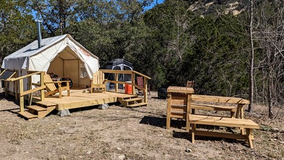 Snug Safari Tent for Glamping Getaways to Texas Hill Country - Bandera, Texas - glamping.directory