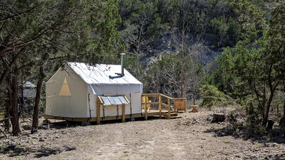Snug Safari Tent for Glamping Getaways to Texas Hill Country - Bandera, Texas - glamping.directory