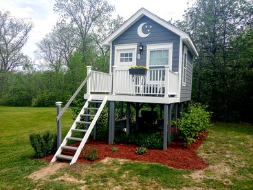Beautiful Treehouse Under The Stars Near Wolverine, Michigan - Holly, Michigan - glamping.directory