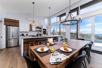 Spectacular Cottage with Fantastic Sights in Charlevoix, Michigan - Charlevoix, Michigan - glamping.directory
