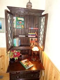 Lakefront Cottage with Spa Perfect for Water Activities in Mount Ida, Arkansas - Mount Ida, Arkansas - glamping.directory
