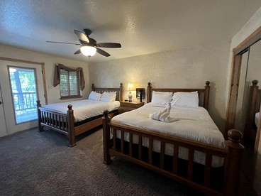 Lakefront Cottage with Spa Perfect for Water Activities in Mount Ida, Arkansas - Mount Ida, Arkansas - glamping.directory