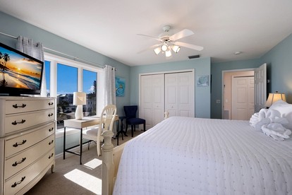 Luxury Waterfront Beach House with Stunning Views on Bean Point in Anna Maria, Florida - Anna Maria, Florida - glamping.directory