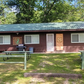 Beautiful Cottage Nestled Amidst Trees in Wellston, Michigan - Wellston, Michigan - glamping.directory