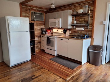 Beautiful Cottage Nestled Amidst Trees in Wellston, Michigan - Wellston, Michigan - glamping.directory