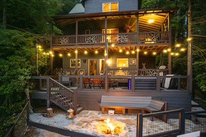 Scenic Mountain Cabin with Hot Tub, Game Room & Firepit near Silver Run Falls – Cashiers, NC - glamping.directory