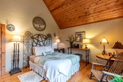 Scenic Mountain Cabin with Hot Tub, Game Room & Firepit near Silver Run Falls – Cashiers, NC - Cashiers, North Carolina - glamping.directory