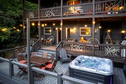 Scenic Mountain Cabin with Hot Tub, Game Room & Firepit near Silver Run Falls – Cashiers, NC - Cashiers, North Carolina - glamping.directory