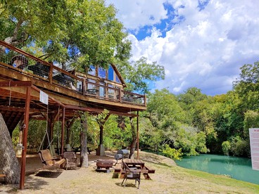 Luxurious Tree House Cabins Perfect for a Geronimo Creek Retreat - Geronimo, Texas - glamping.directory