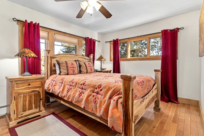 Luminous Lakefront Cabin with Pool Table and Hot-Tub in Estes Park, Colorado - Estes Park, Colorado - glamping.directory