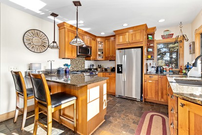 Luminous Lakefront Cabin with Pool Table and Hot-Tub in Estes Park, Colorado - Estes Park, Colorado - glamping.directory