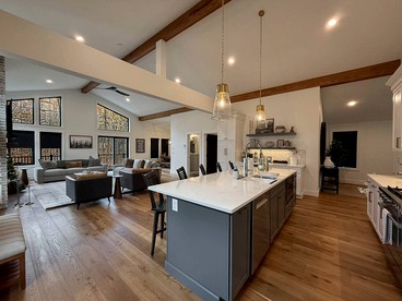 Mountain Luxury Meets Comfort with Private Hot Tub in Intervale, New Hampshire - Intervale, New Hampshire - glamping.directory
