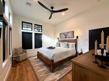 Mountain Luxury Meets Comfort with Private Hot Tub in Intervale, New Hampshire - Intervale, New Hampshire - glamping.directory