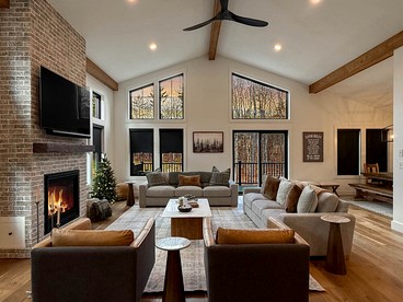 Mountain Luxury Meets Comfort with Private Hot Tub in Intervale, New Hampshire - Intervale, New Hampshire - glamping.directory