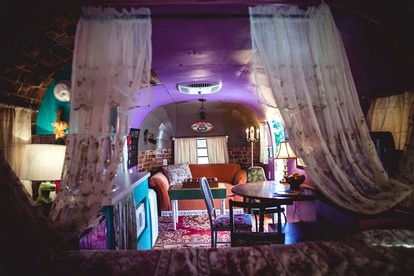 Friends-Inspired Vacation Getaway for Two near Fayetteville, Arkansas - Prairie Grove, Arkansas - glamping.directory