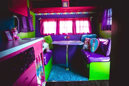 Friends-Inspired Vacation Getaway for Two near Fayetteville, Arkansas - Prairie Grove, Arkansas - glamping.directory