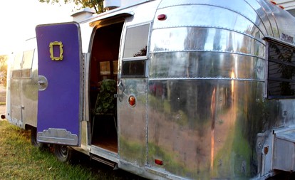 Friends-Inspired Vacation Getaway for Two near Fayetteville, Arkansas - glamping.directory
