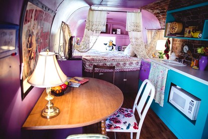 Friends-Inspired Vacation Getaway for Two near Fayetteville, Arkansas - Prairie Grove, Arkansas - glamping.directory