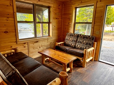 Charming Lakeside Cabin on Big Moose Lake with Breathtaking Views for a Memorable Getaway in New York - Eagle Bay, New York - glamping.directory