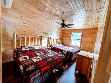 Charming Lakeside Cabin on Big Moose Lake with Breathtaking Views for a Memorable Getaway in New York - Eagle Bay, New York - glamping.directory