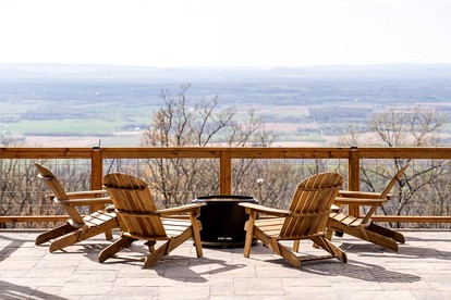 Family and Pet Friendly Cabin with Mountain Views, a Hot Tub, and Access to the Appalachian Trail, Perfect for a Weekend Getaway - Harpers Ferry, West Virginia - glamping.directory
